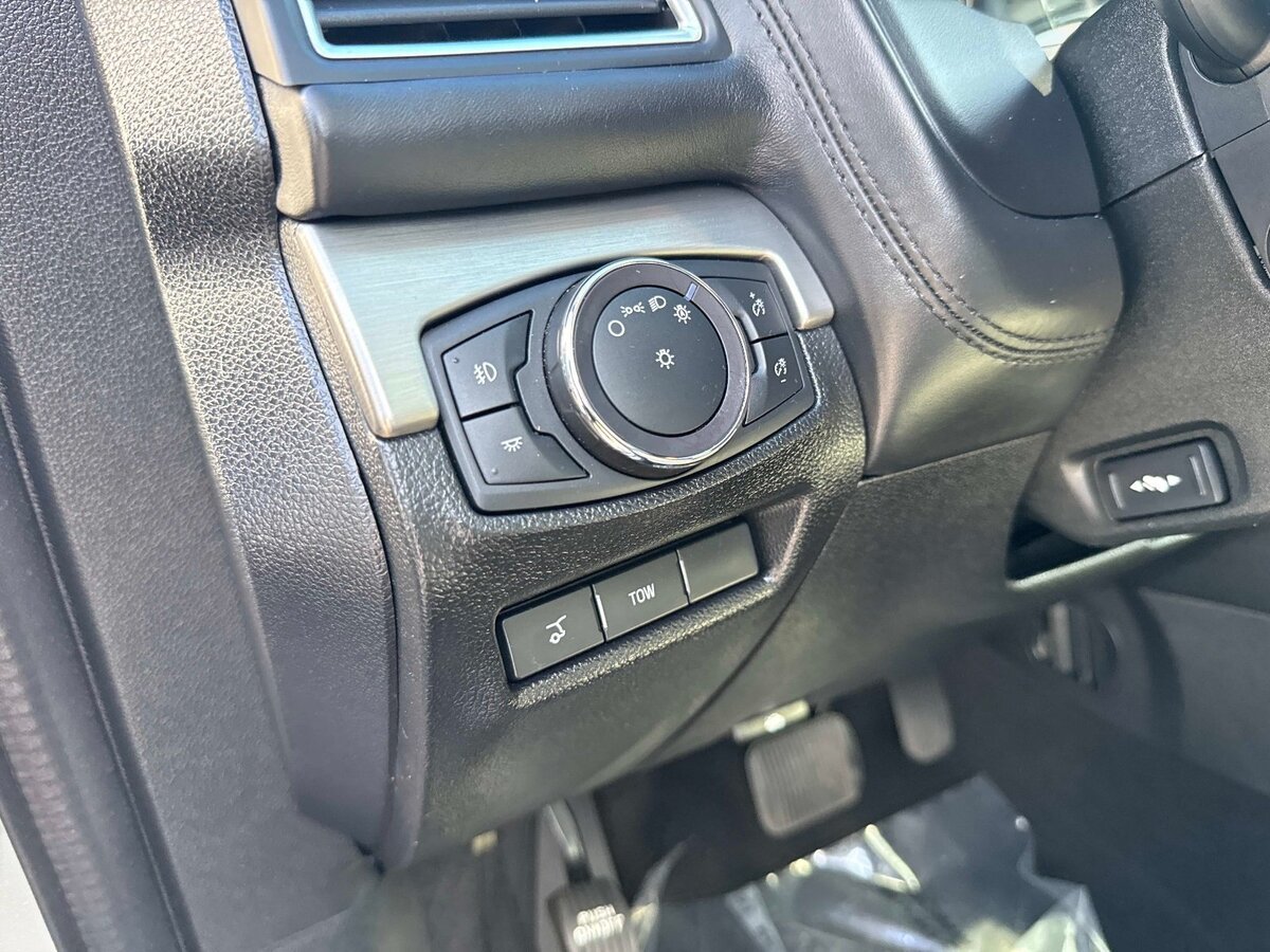 Used 2019 Ford Explorer Platinum AWD/4WD image 22