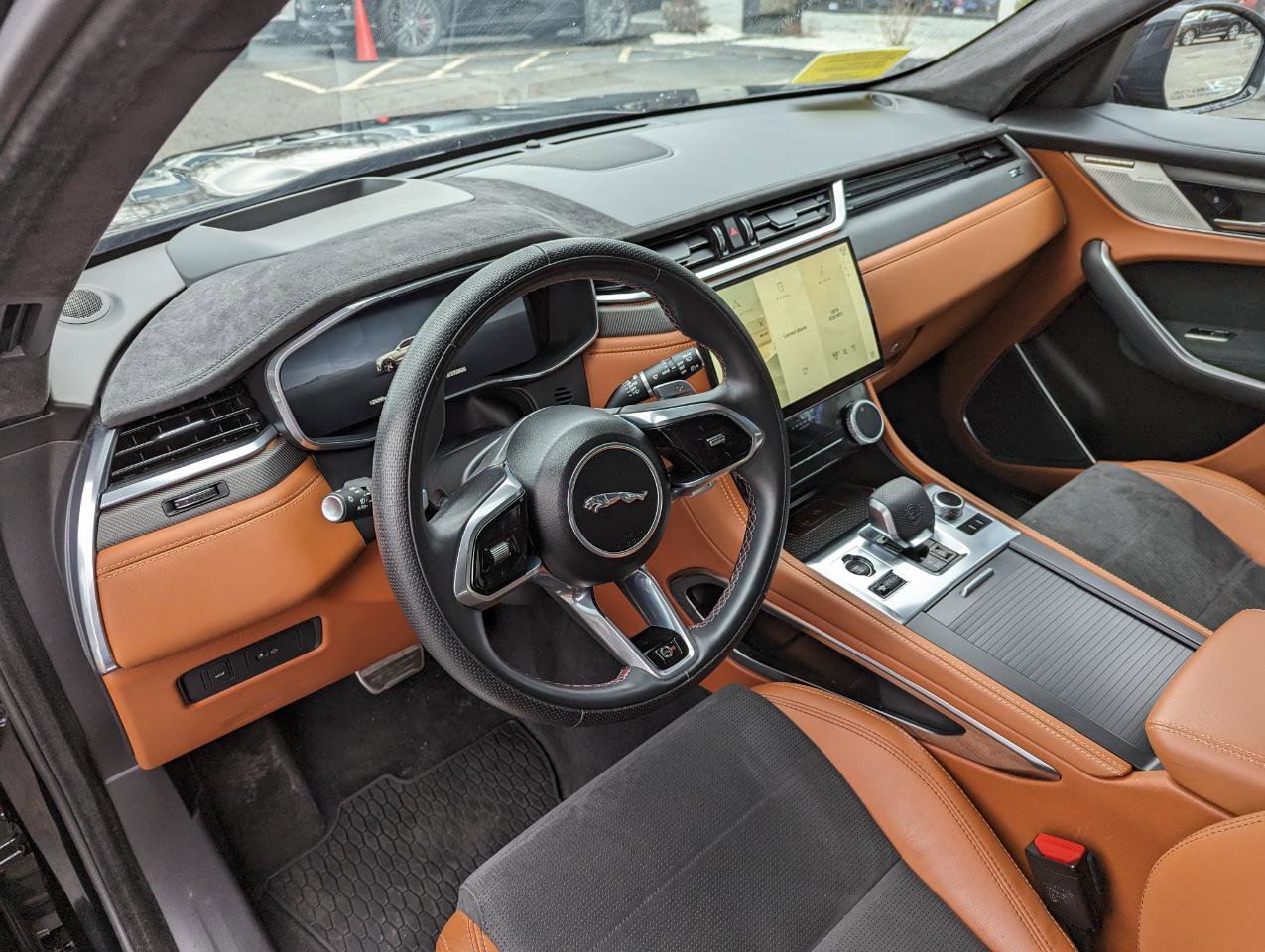 Used 2023 Jaguar F-PACE SVR image 12