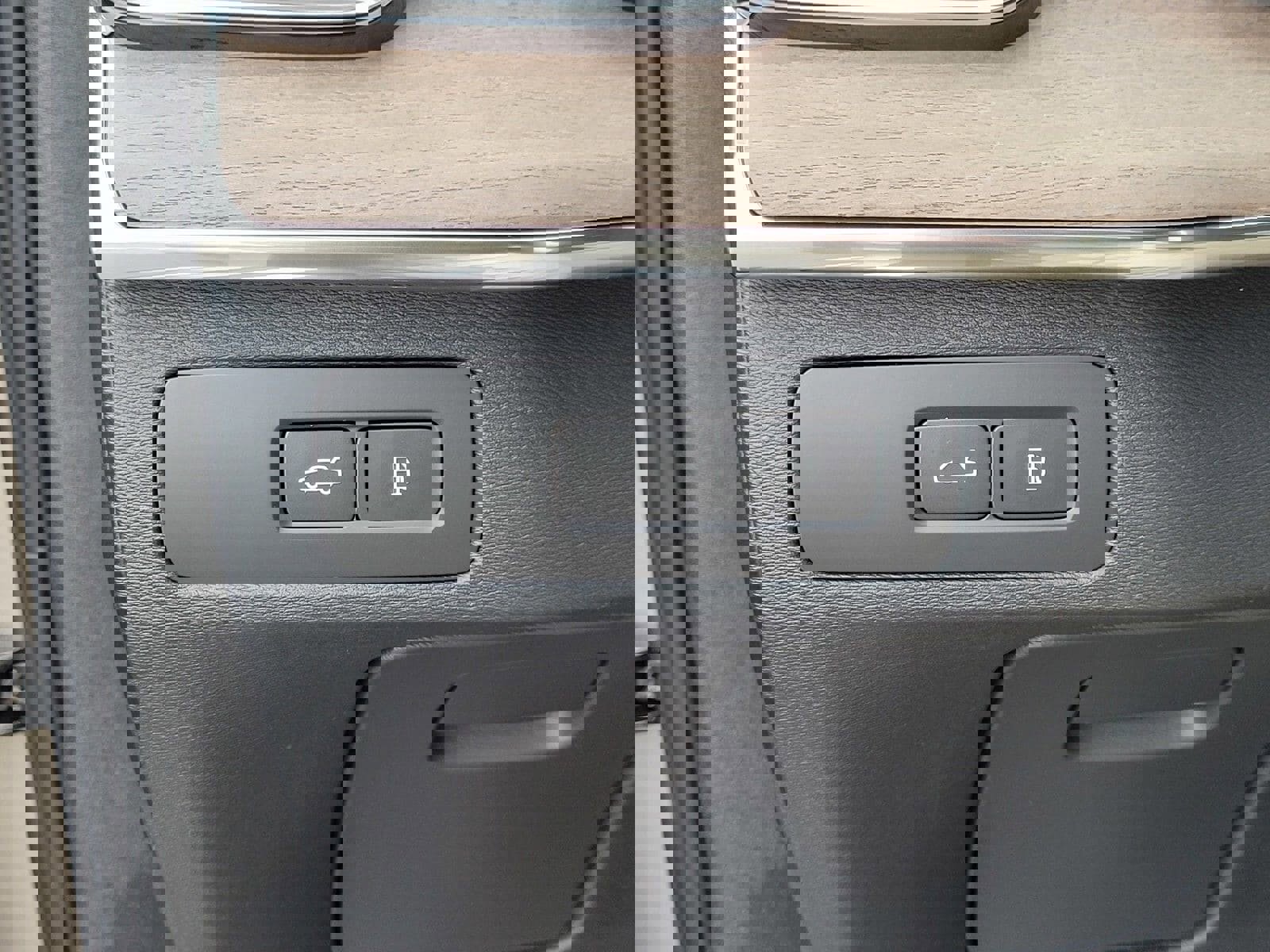 Certified 2025 Volvo XC90 T8 Plus image 18