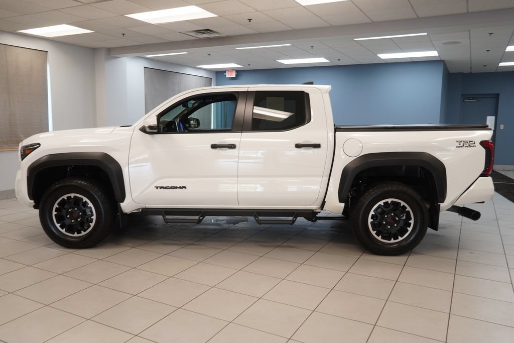 Used 2024 Toyota Tacoma TRD Off-Road w/ TRD Off Road Upgrade Package AWD/4WD image 2