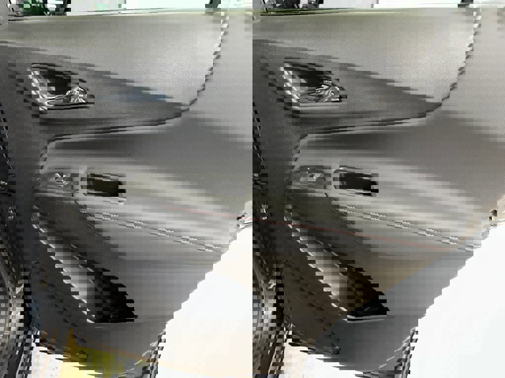 Certified 2022 Chevrolet Equinox RS w/ LPO, Floor Liner Package image 29