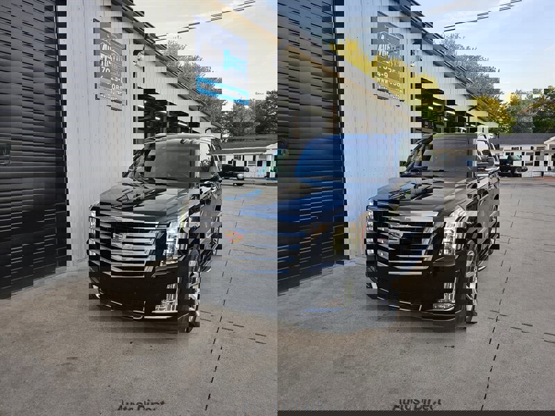 Used 2015 Cadillac Escalade Luxury AWD/4WD image 19