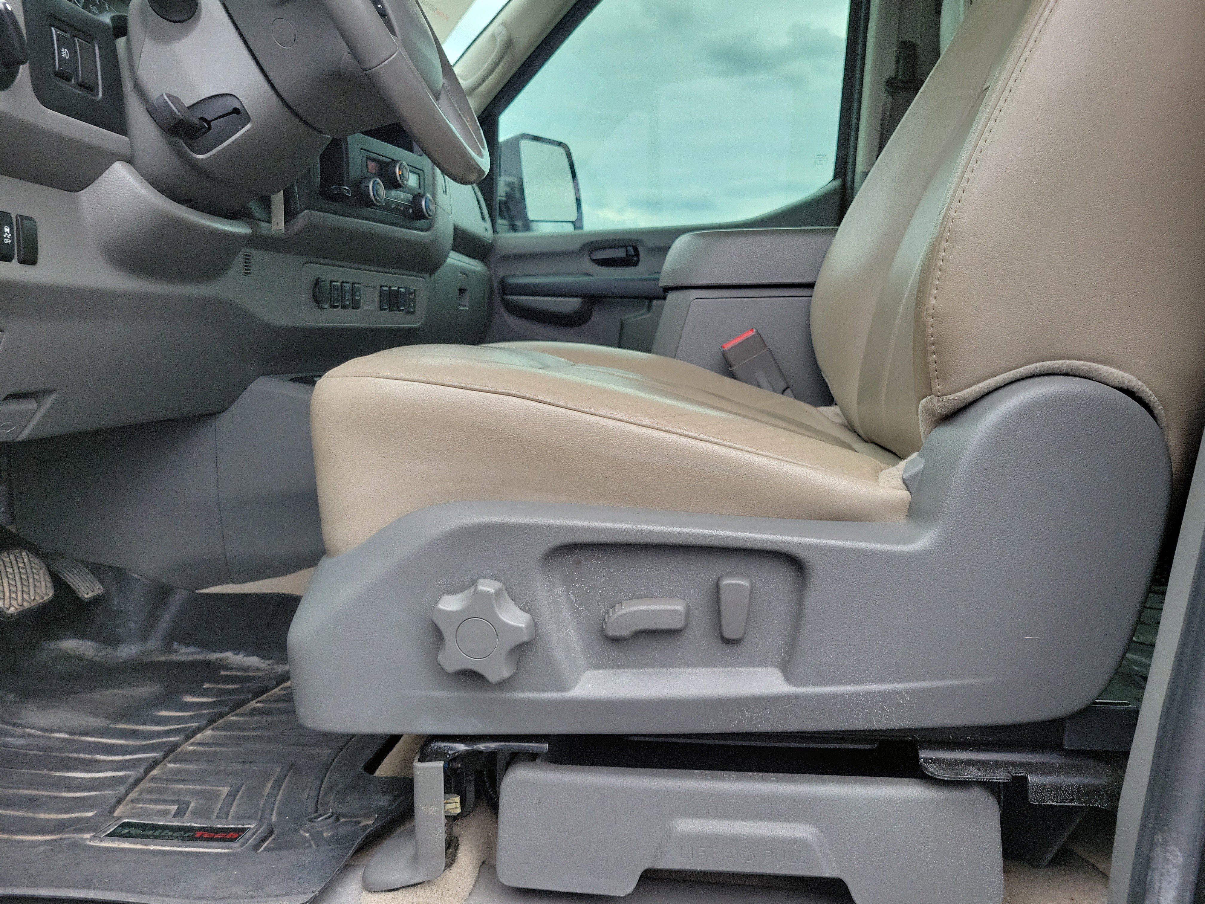 Used 2019 Nissan NV 3500 SL RWD image 15