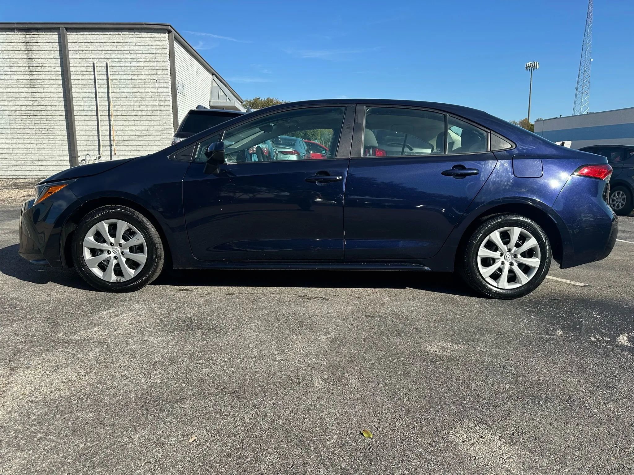 Used 2023 Toyota Corolla LE image 4