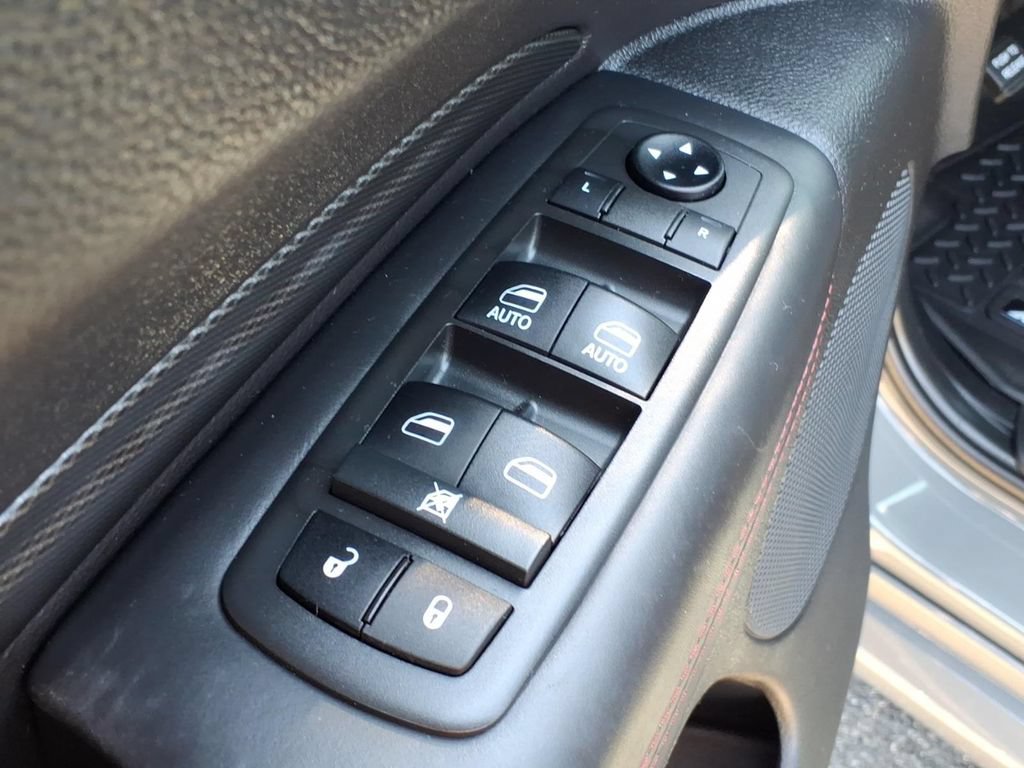 Used 2021 Dodge Durango R/T w/ Technology Group AWD/4WD image 13