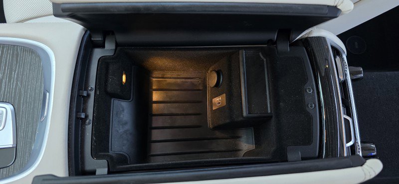 Used 2021 BMW 750i xDrive w/ Executive Package image 17