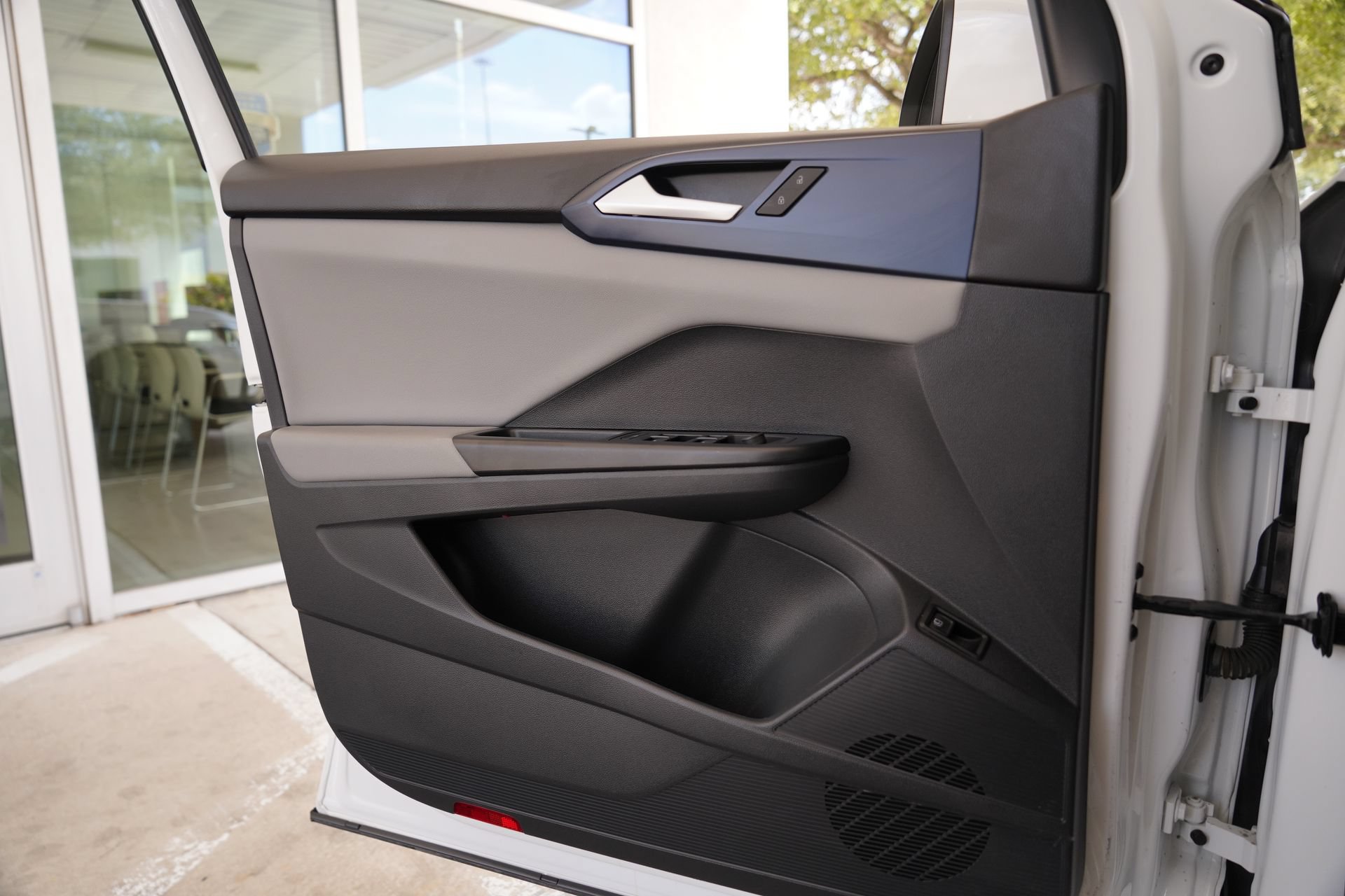 Certified 2023 Volkswagen Taos SE w/ Black Wheel Package FWD image 21