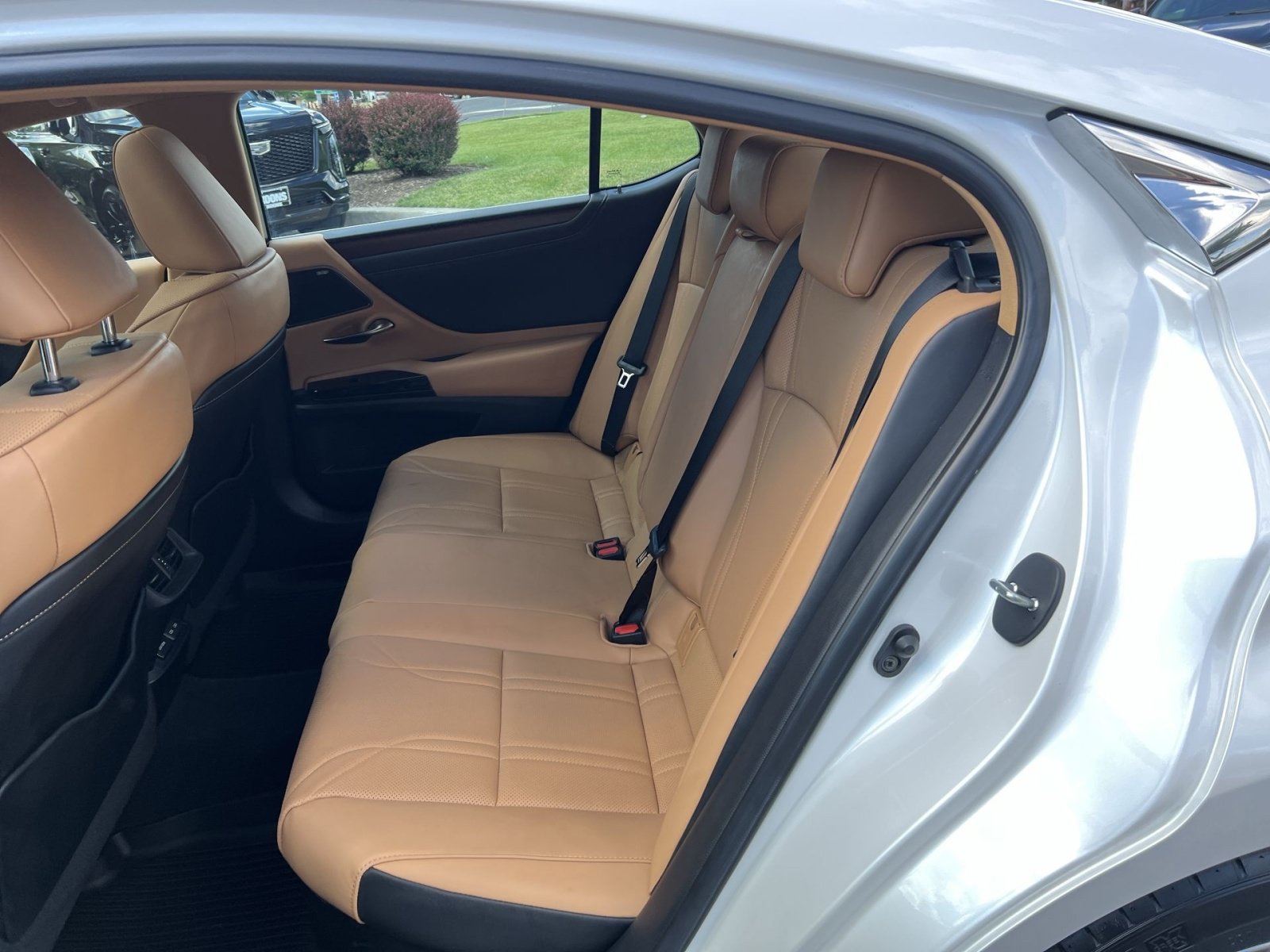 Used 2022 Lexus ES 300h w/ Accessory Package FWD image 25