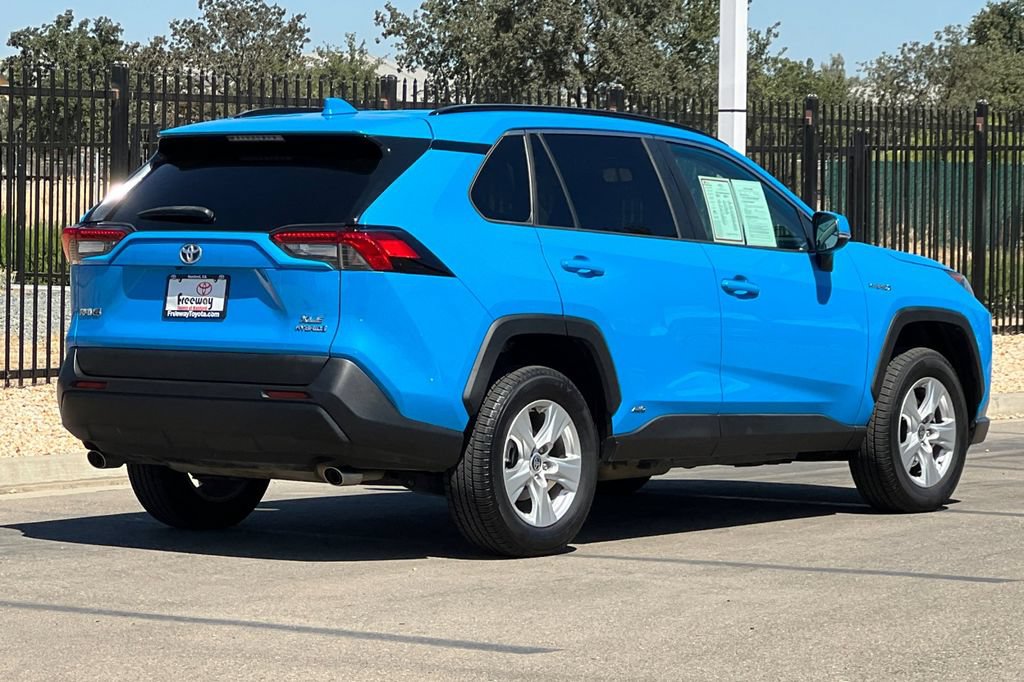 Certified 2021 Toyota RAV4 XLE w/ Convenience Package AWD/4WD image 5