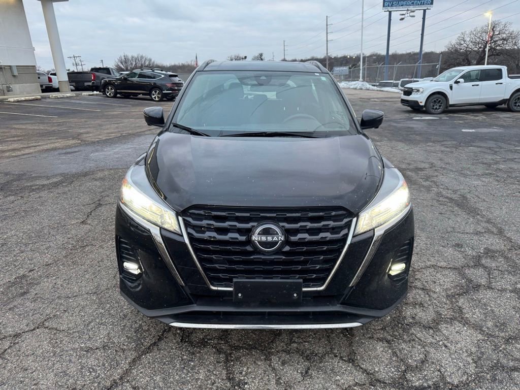 Used 2024 Nissan Kicks SR image 2