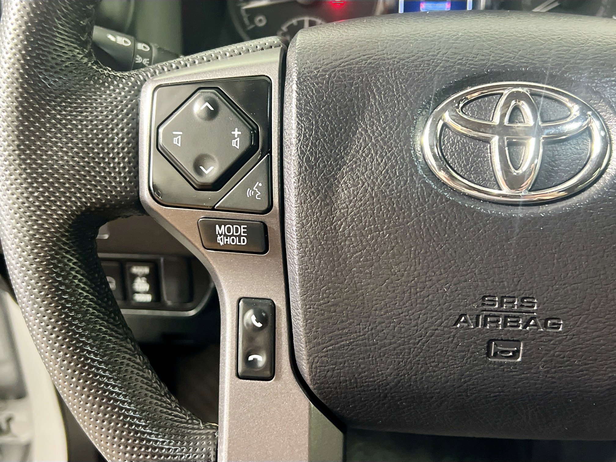 Used 2022 Toyota Tacoma TRD Sport w/ Technology Package image 18