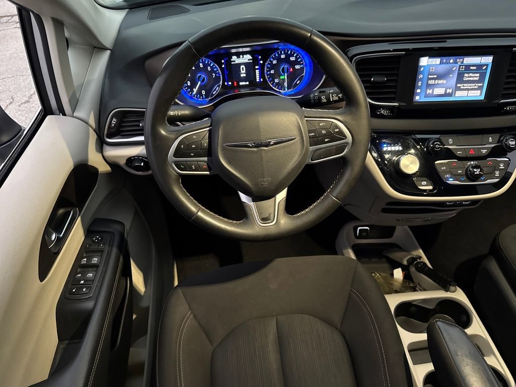 Used 2023 Chrysler Voyager LX image 18