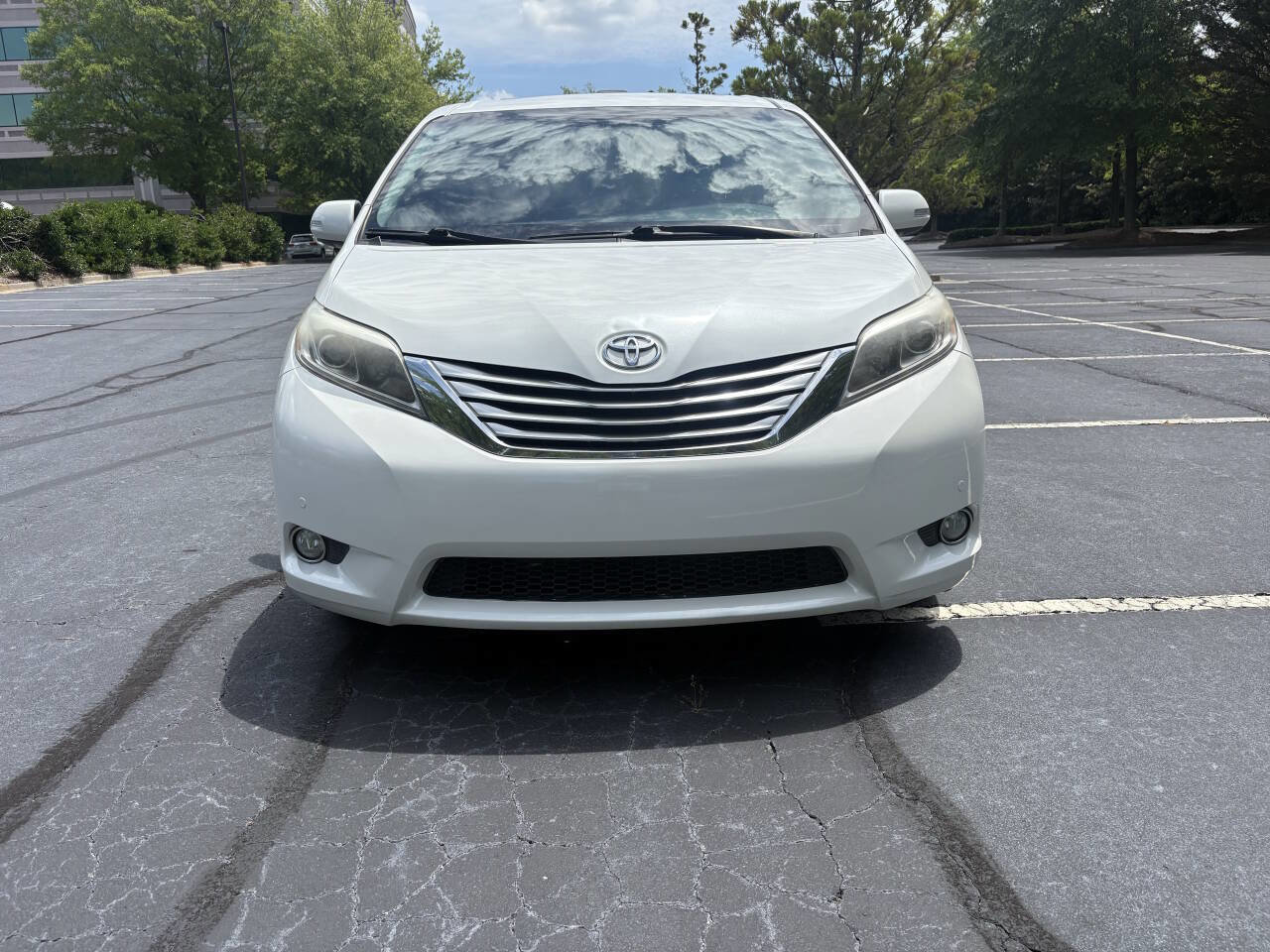 Used 2017 Toyota Sienna Limited Premium FWD image 9