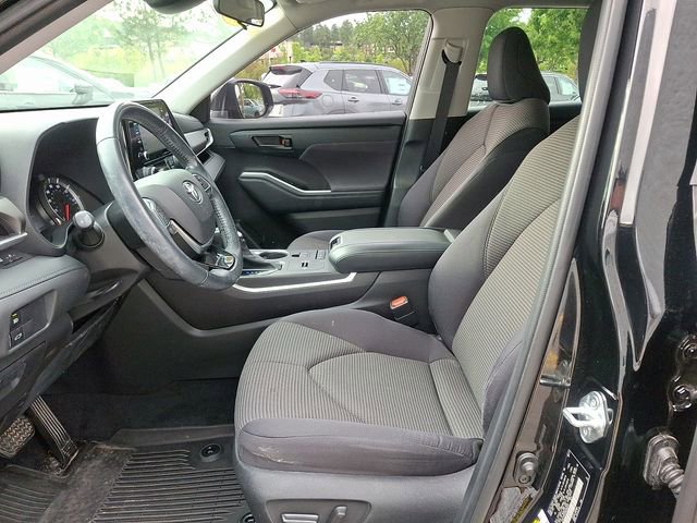 Used 2021 Toyota Highlander LE FWD image 13