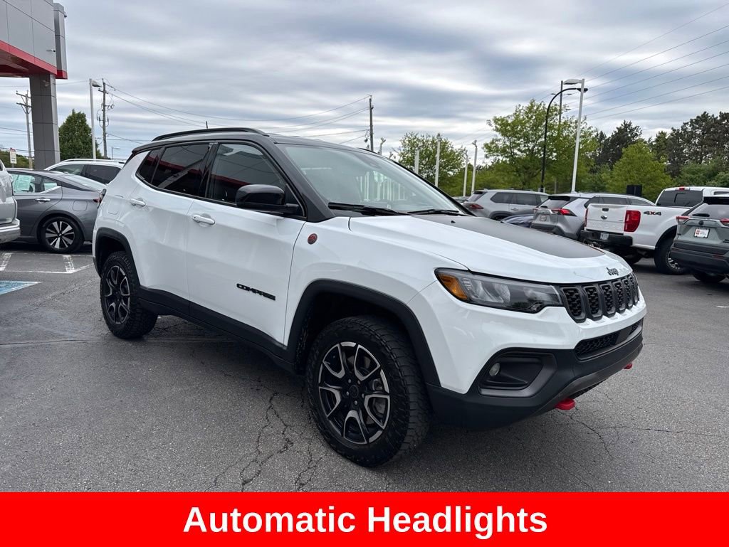 Used 2025 Jeep Compass Trailhawk AWD/4WD image 10