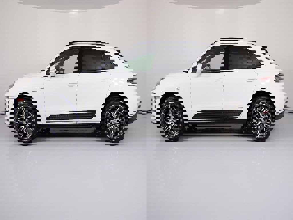New 2026 Porsche Macan image 2