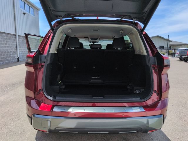 Used 2025 Nissan Rogue SL AWD/4WD image 29