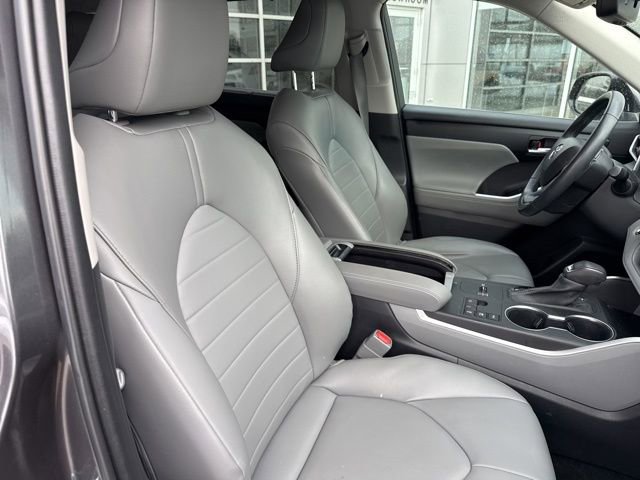 Used 2023 Toyota Highlander XLE image 30