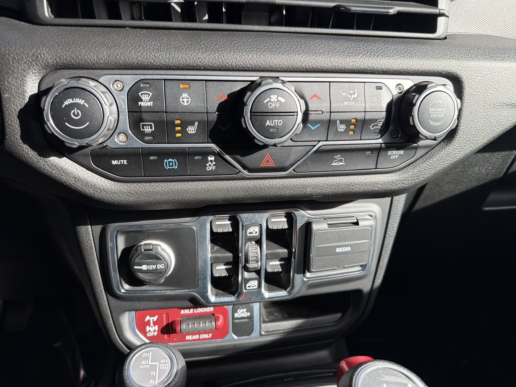 Used 2024 Jeep Wrangler Unlimited AWD/4WD image 29