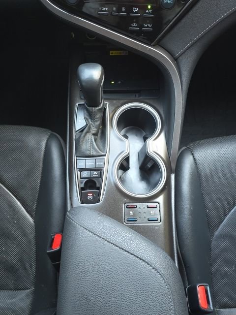 Used 2022 Toyota Camry XLE w/ Navigation Upgrade Package image 35