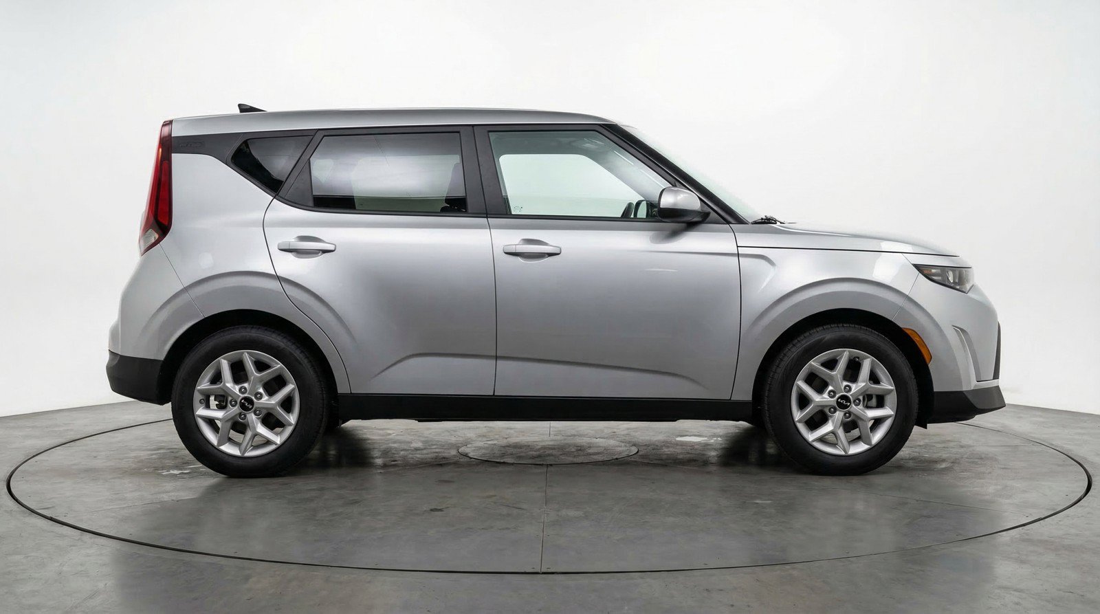 Used 2025 Kia Soul LX w/ LX Technology Package FWD image 11