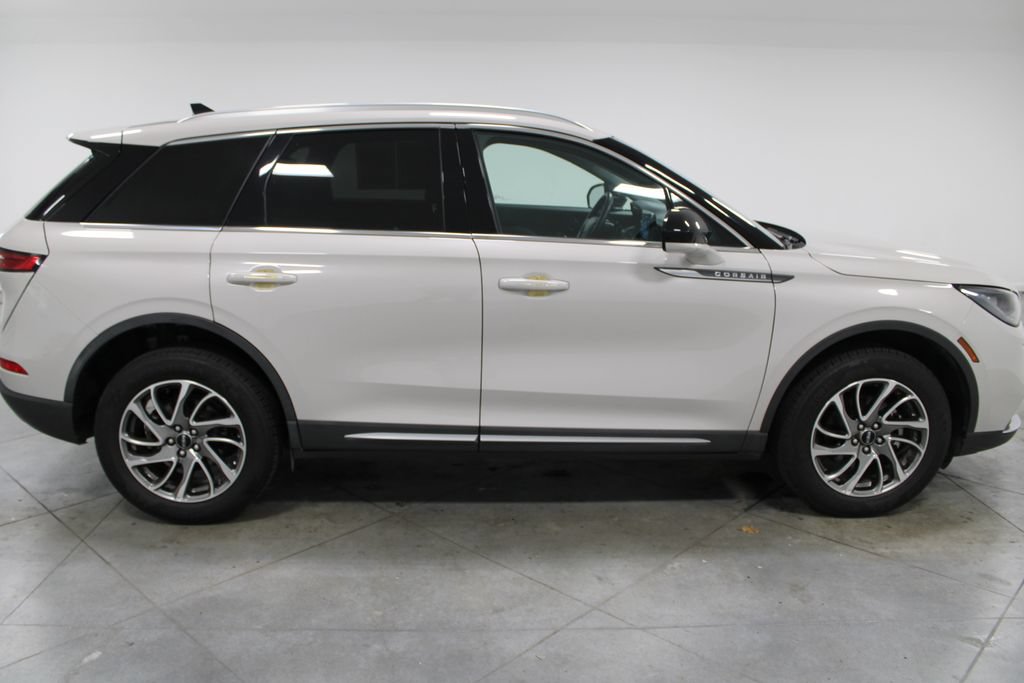 Used 2022 Lincoln Corsair FWD image 11