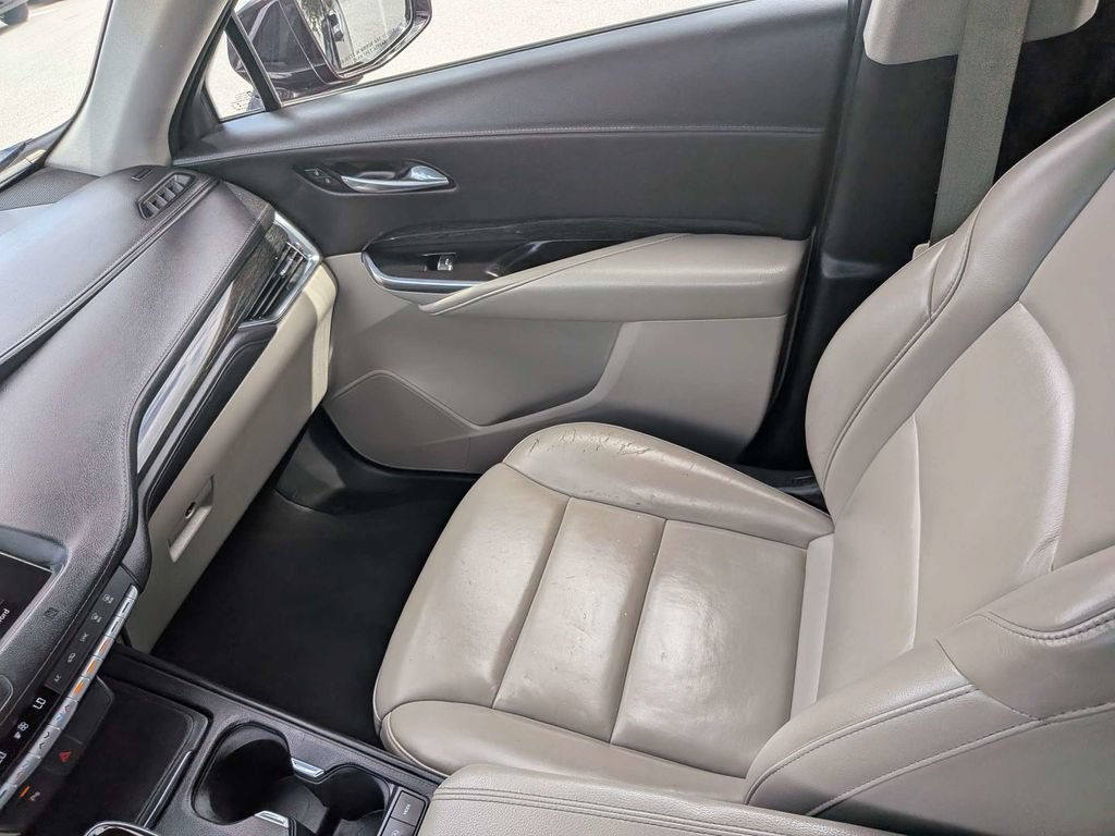 Used 2021 Cadillac XT4 Premium Luxury FWD image 16