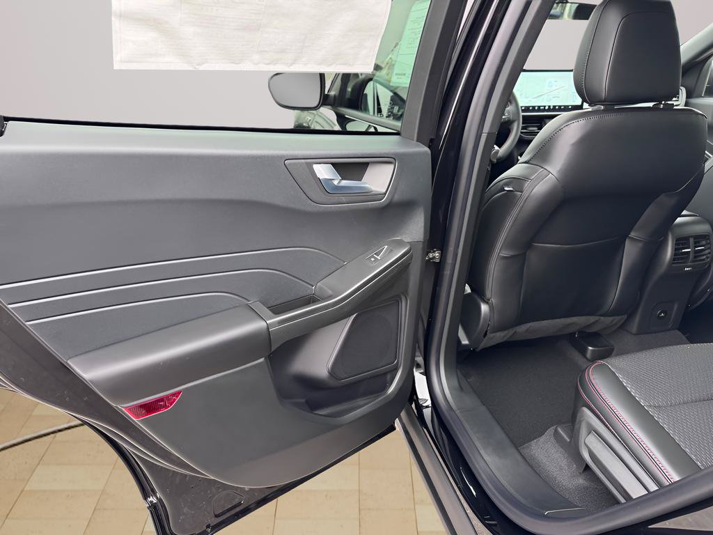 New 2026 Ford Escape ST-Line w/ Tech Pack #1 FWD image 31