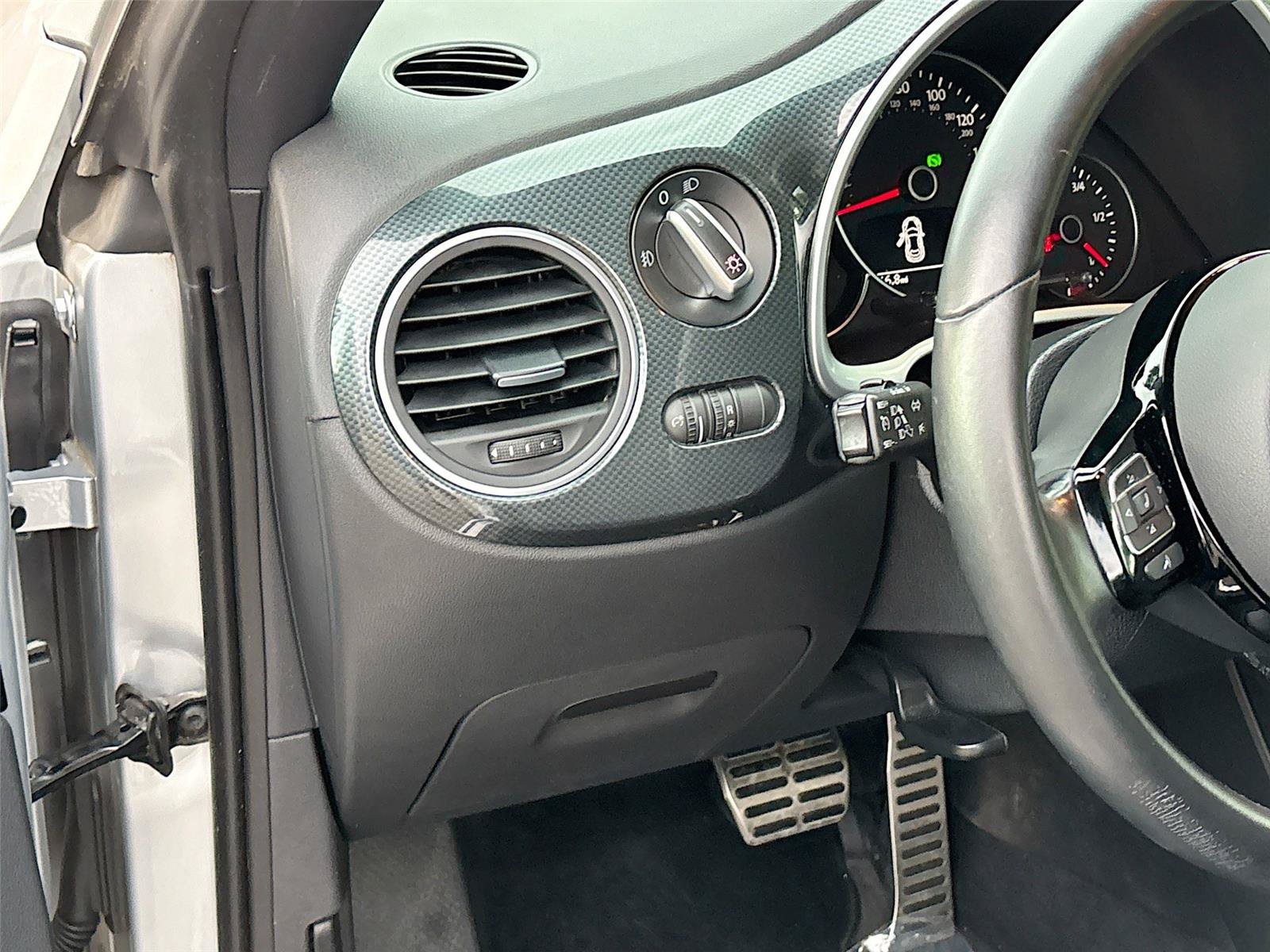 Used 2012 Volkswagen Beetle Turbo FWD image 10