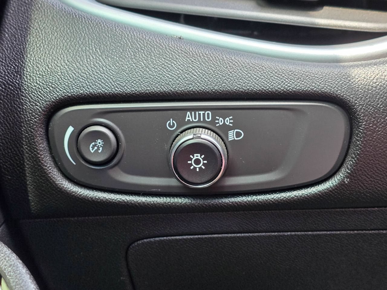 Used 2024 Chevrolet Malibu LT FWD image 24
