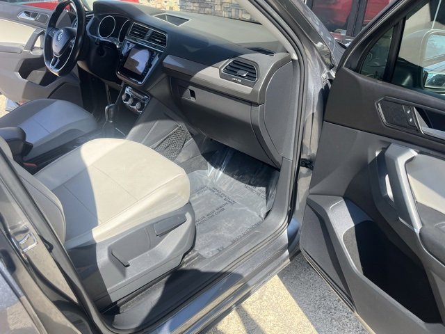 Used 2018 Volkswagen Tiguan SEL image 38