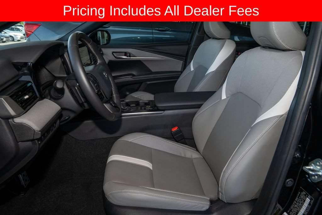 Used 2026 Toyota Camry SE FWD image 9