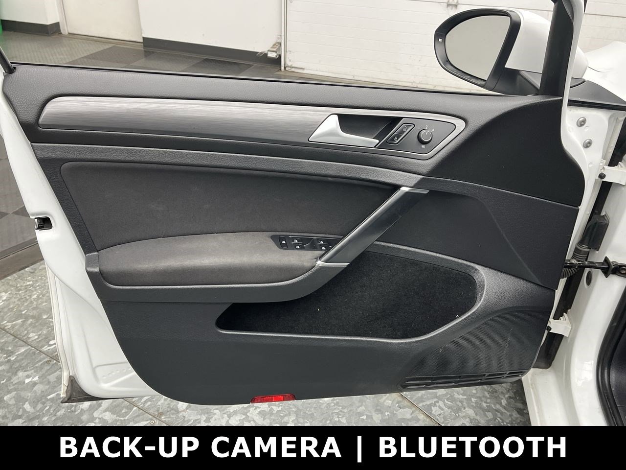 Used 2020 Volkswagen Golf 4-Door image 6