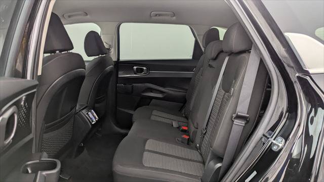 Used 2025 Kia Sorento LX FWD image 17