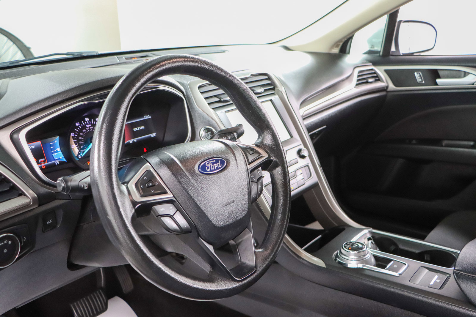 Used 2019 Ford Fusion SE image 22