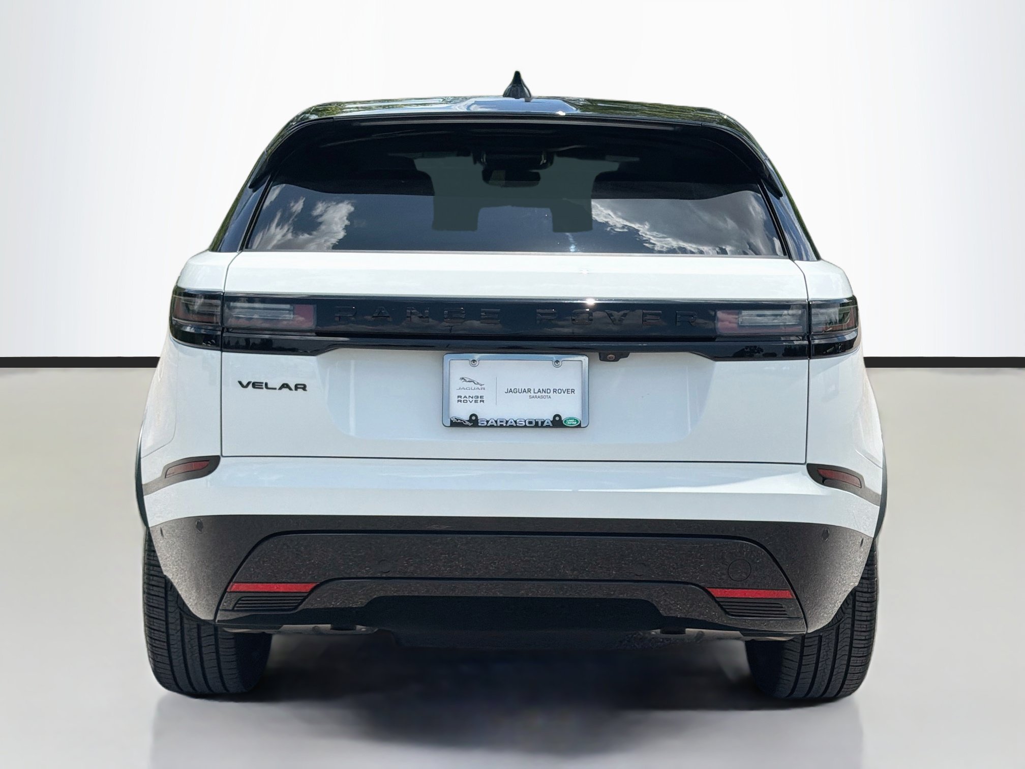 Used 2026 Land Rover Range Rover Velar Dynamic SE AWD/4WD image 4