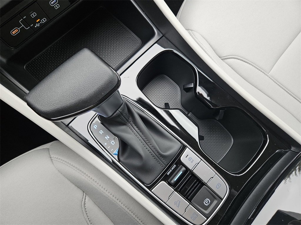 Used 2025 Hyundai Tucson SE image 15