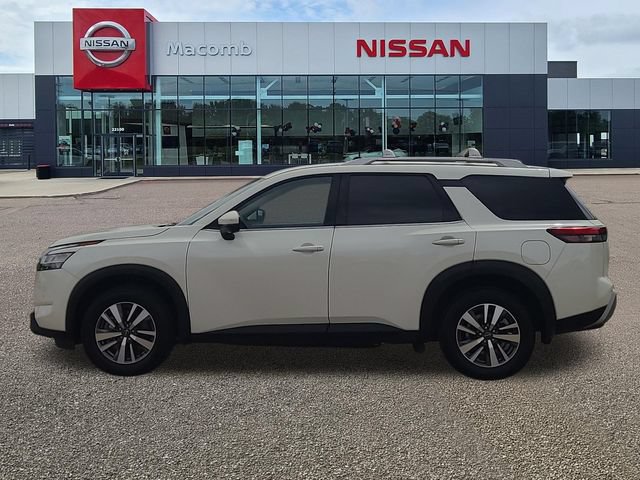 Used 2024 Nissan Pathfinder SL AWD/4WD image 4