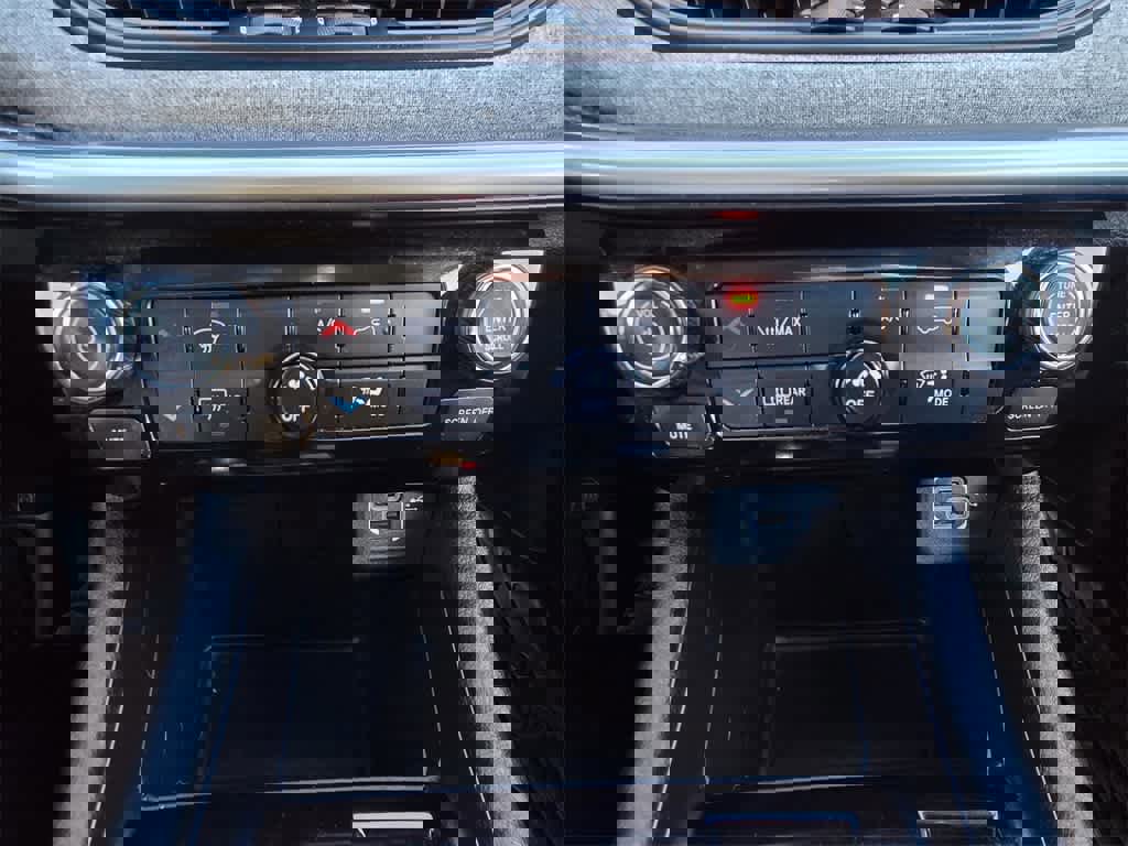 Used 2022 Jeep Compass Latitude image 17