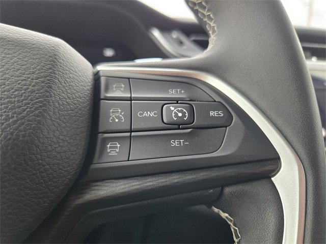 Used 2023 Jeep Grand Cherokee L Laredo image 21