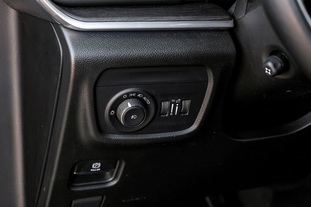 Used 2022 Jeep Grand Cherokee L Overland w/ MOPAR Finishing Package image 39