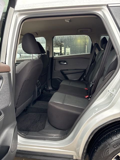 Used 2023 Nissan Rogue SV AWD/4WD image 6