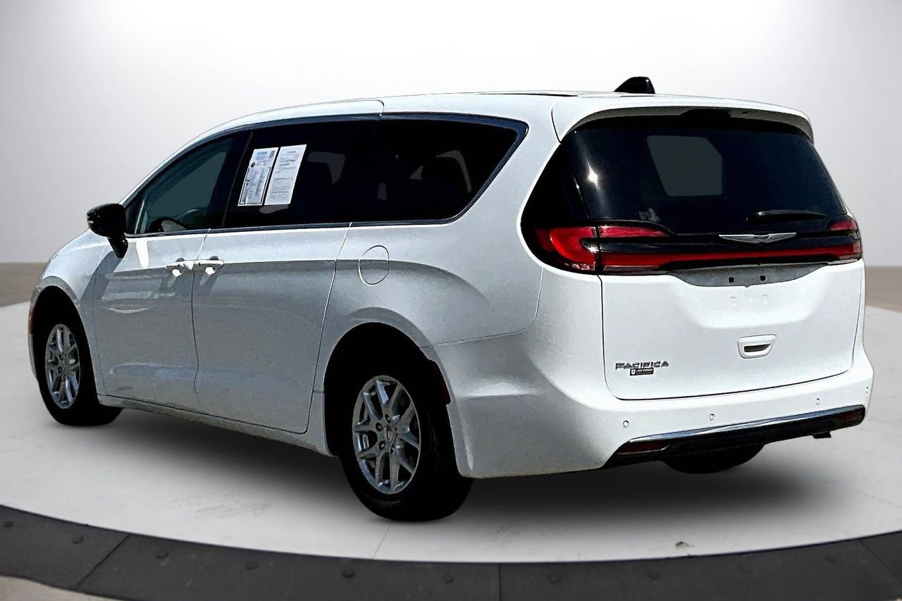 Certified 2024 Chrysler Pacifica Touring-L FWD image 7