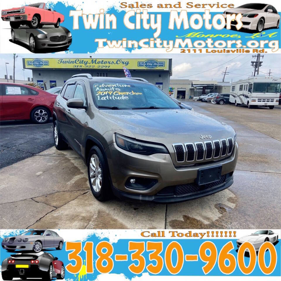Used 2019 Jeep Cherokee Latitude w/ Popular Appearance Group