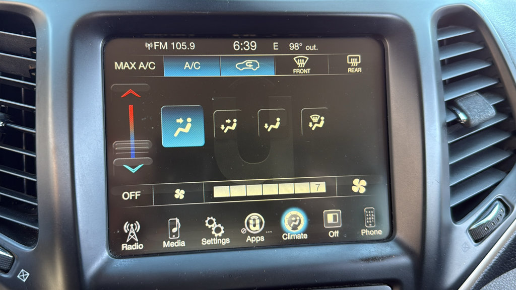 Used 2017 Jeep Cherokee Latitude w/ Comfort & Sound Group FWD image 36