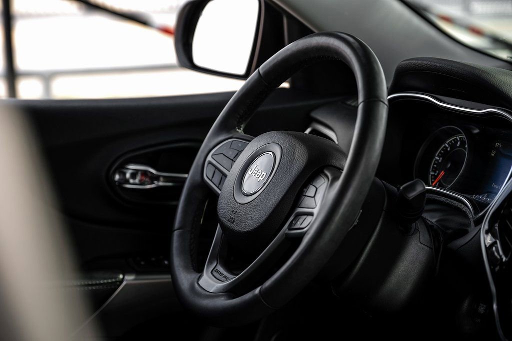 Used 2022 Jeep Cherokee Limited image 24