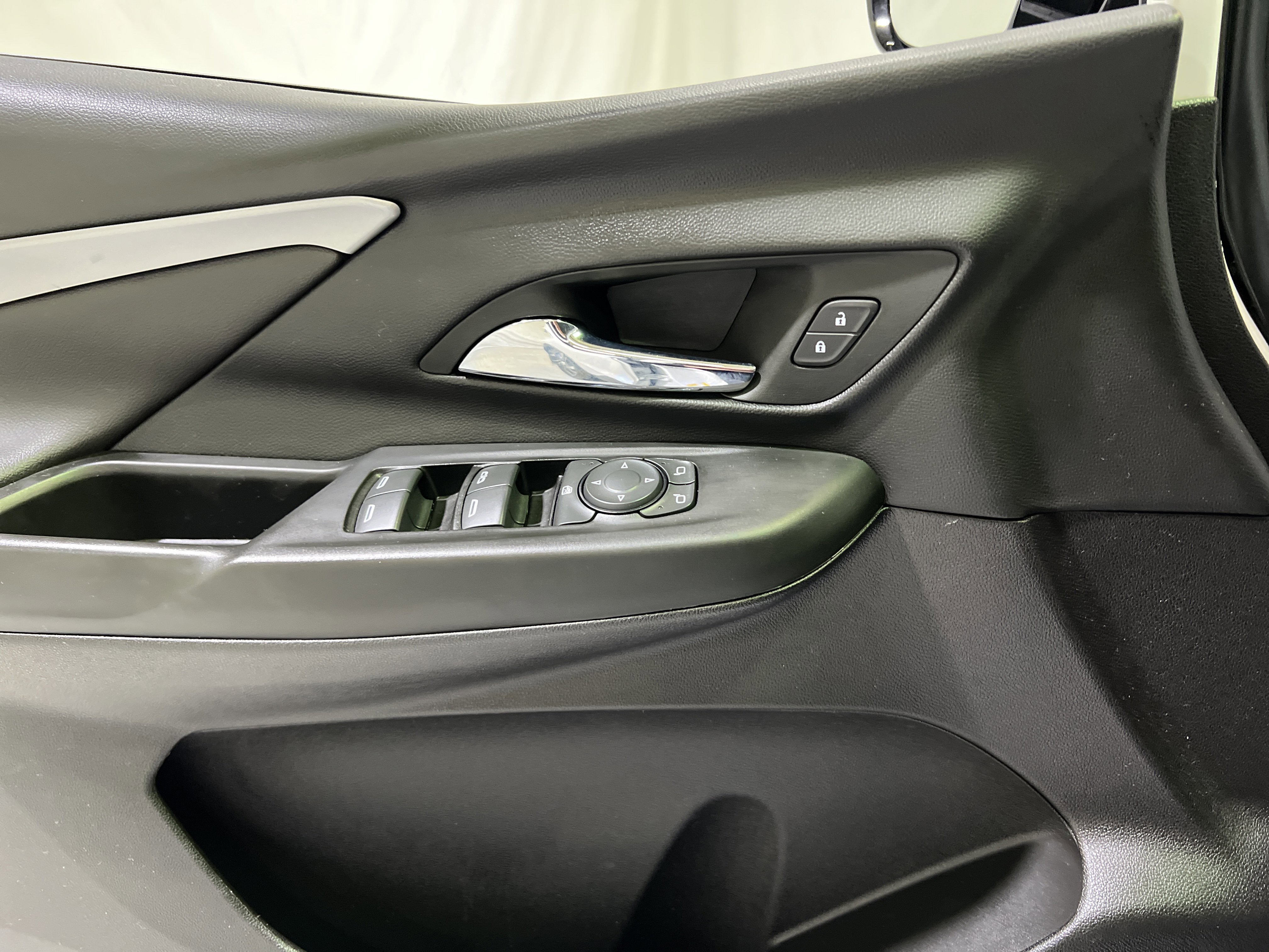 Certified 2023 Chevrolet Bolt LT w/ Infotainment Package image 8