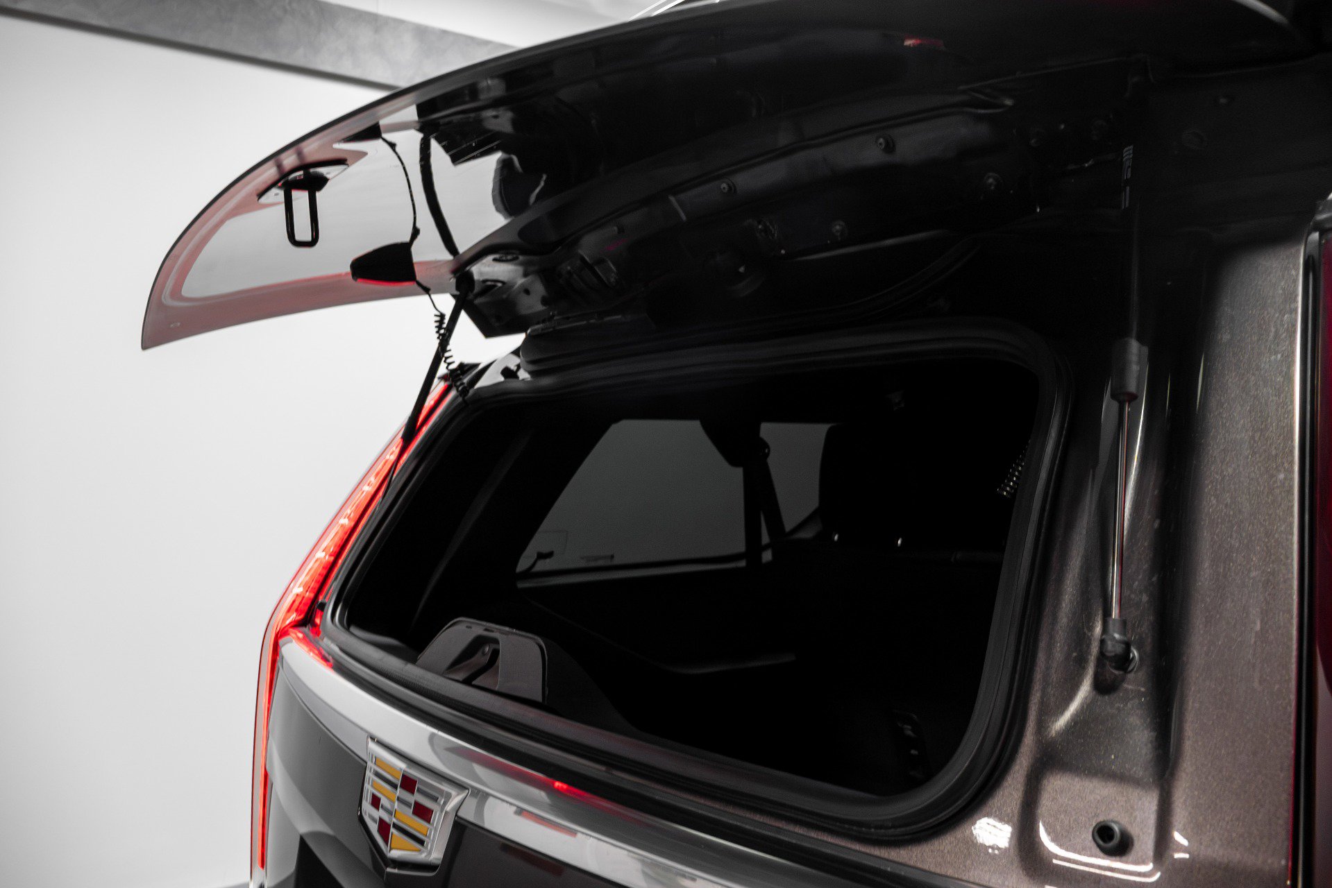 Used 2021 Cadillac Escalade ESV Premium Luxury Platinum w/ Heavy-Duty Trailer Package image 45