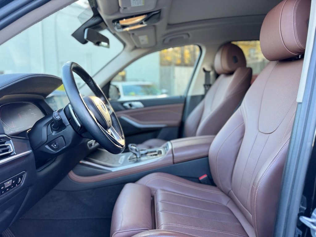 Used 2022 BMW X7 xDrive40i w/ Premium Package image 16