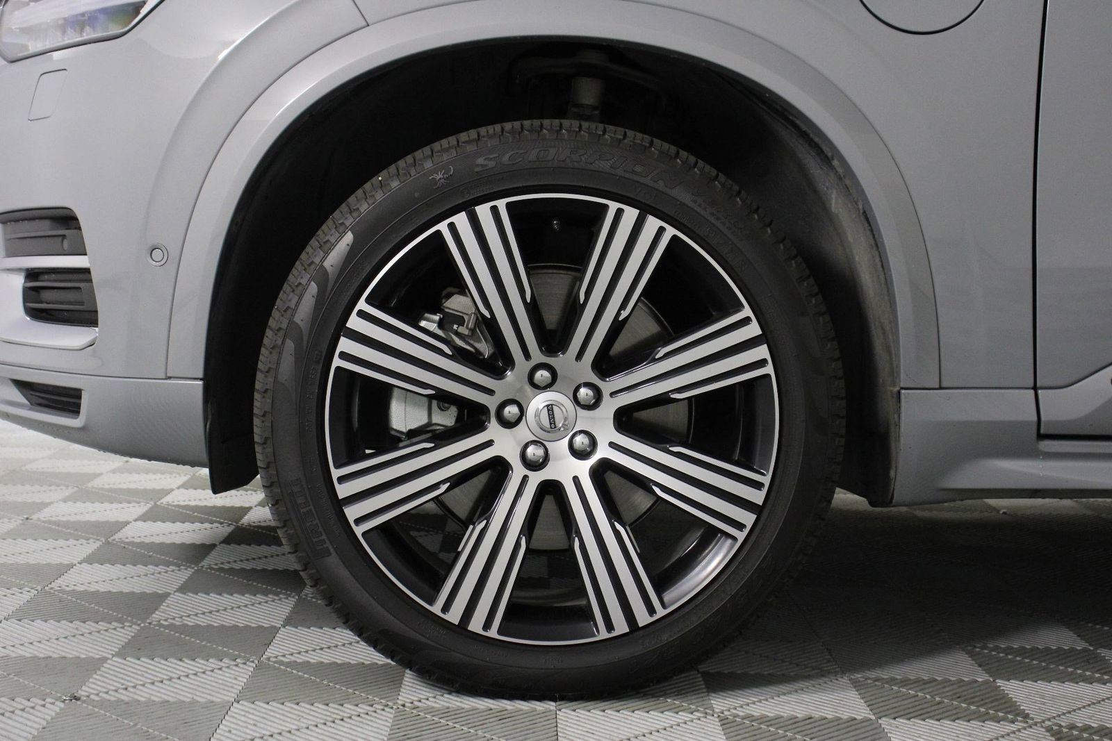 Certified 2024 Volvo XC90 T8 Plus w/ Protection Package Premier image 28